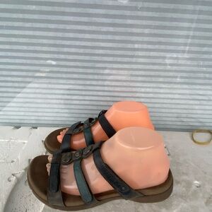 Taos Prize 3 Women’s Gray  &Teal Leather Strappy Slip On Comfort Sandals Sz 8